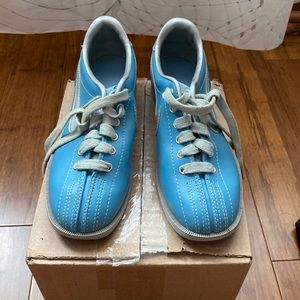 Nike Women’s Light Blue Vintage 1980’s Bowling Shoes Size 7 1/2